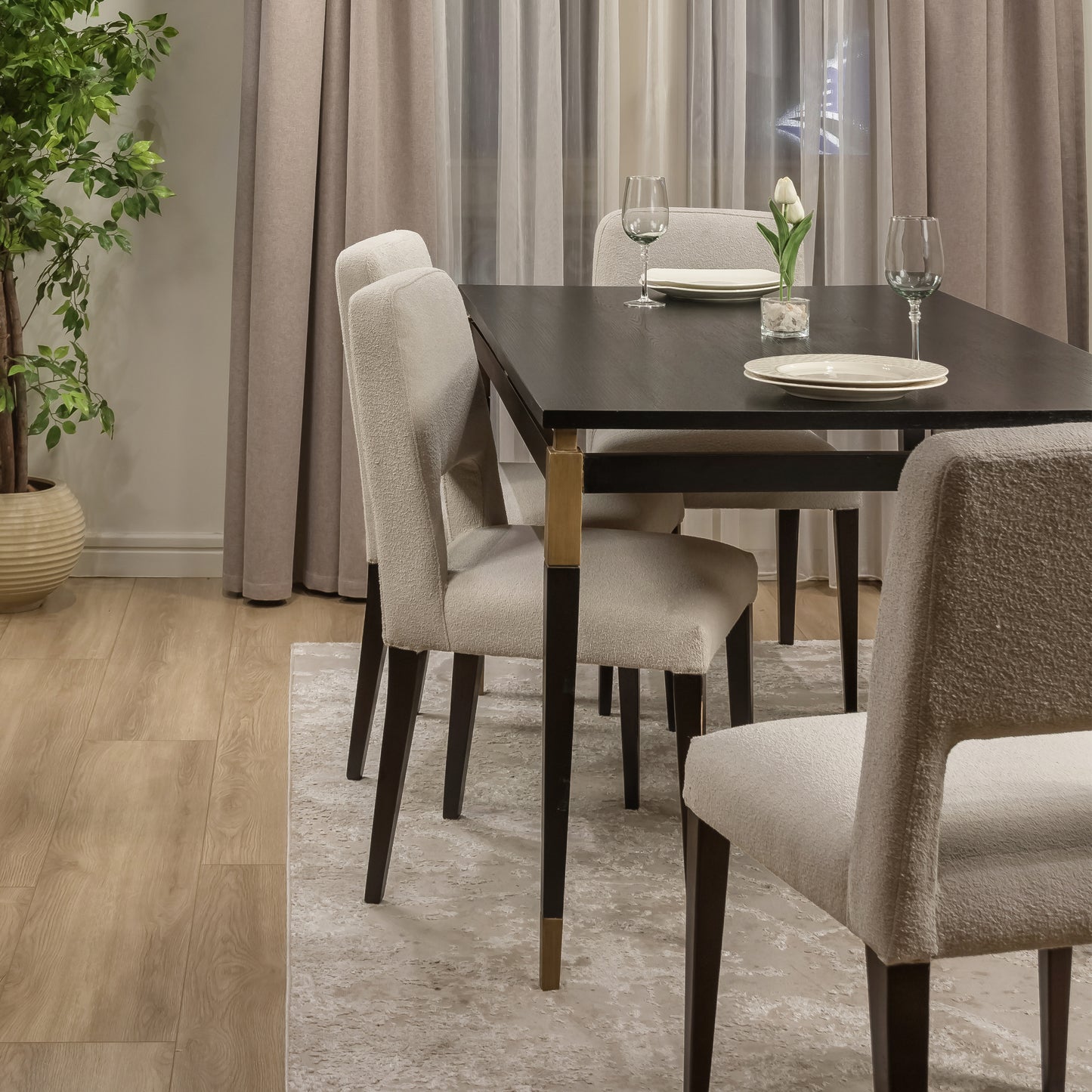 Linea Dining Set